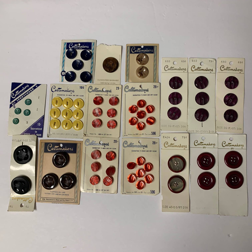 COSTUMAKERS Vintage Buttons Plastic Lot of 67 Buttons New Old Stock‎ NOS